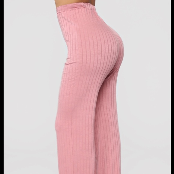 Fashion Nova wild dreams mauve XS pants - Picture 2 of 5